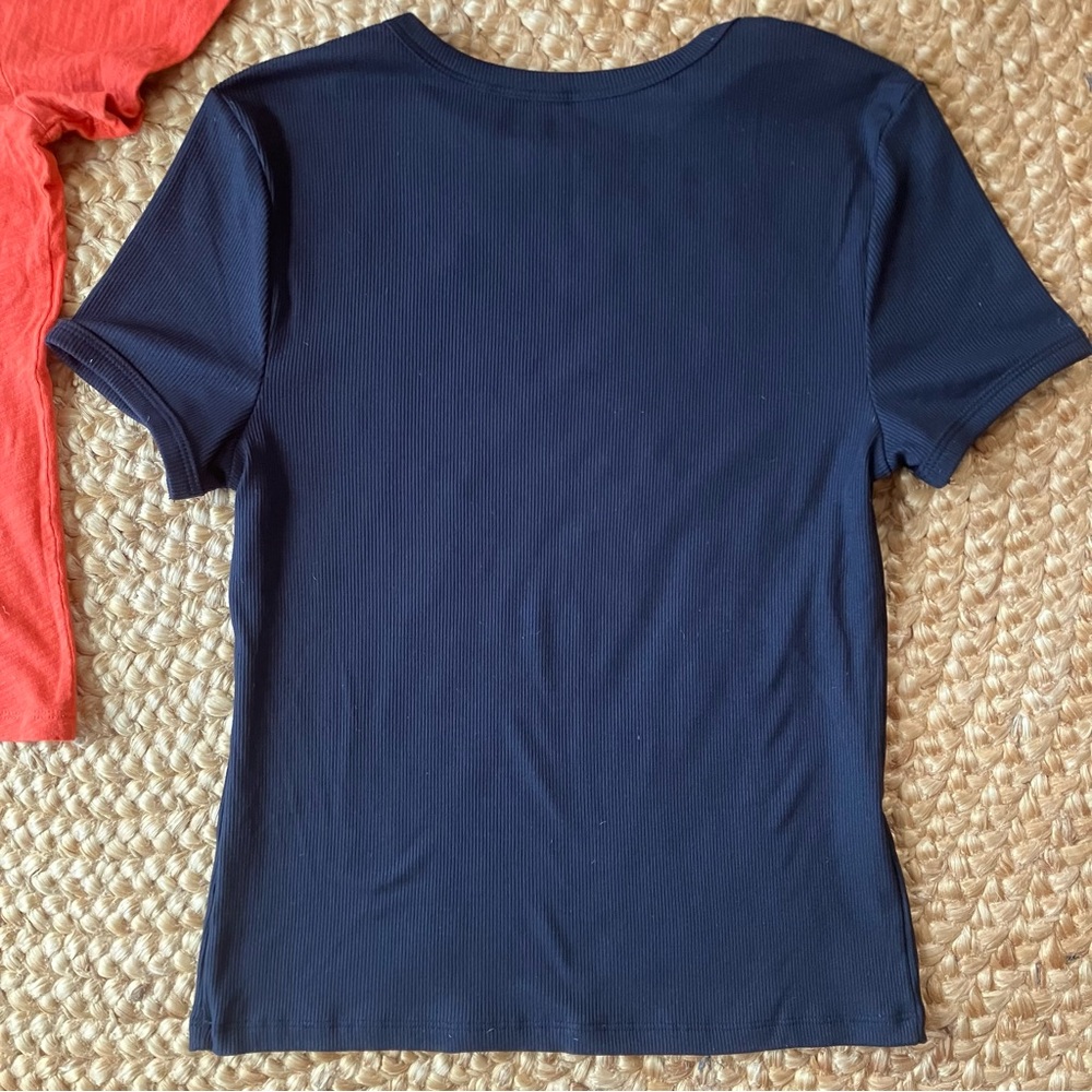 Set of 2 Women's Short-sleeved T-shirts, Orange and Black: Like new - Picture 6 of 6